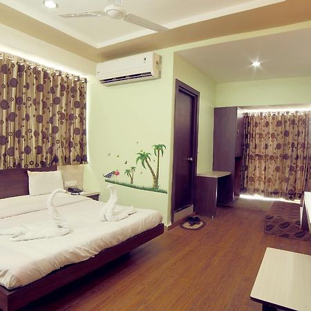Hotel Avion Inn Ahmedabad Buitenkant foto