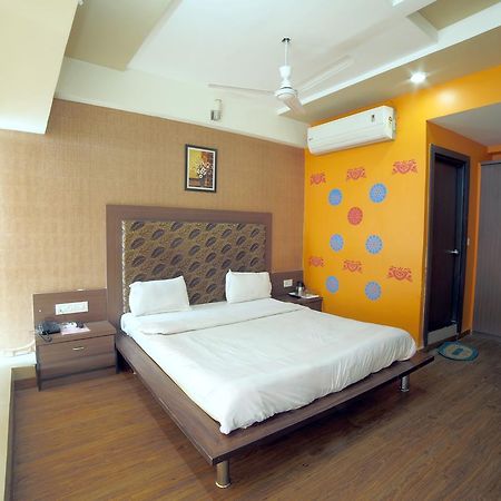 Hotel Avion Inn Ahmedabad Buitenkant foto