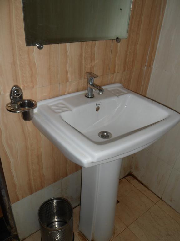 Hotel Avion Inn Ahmedabad Kamer foto