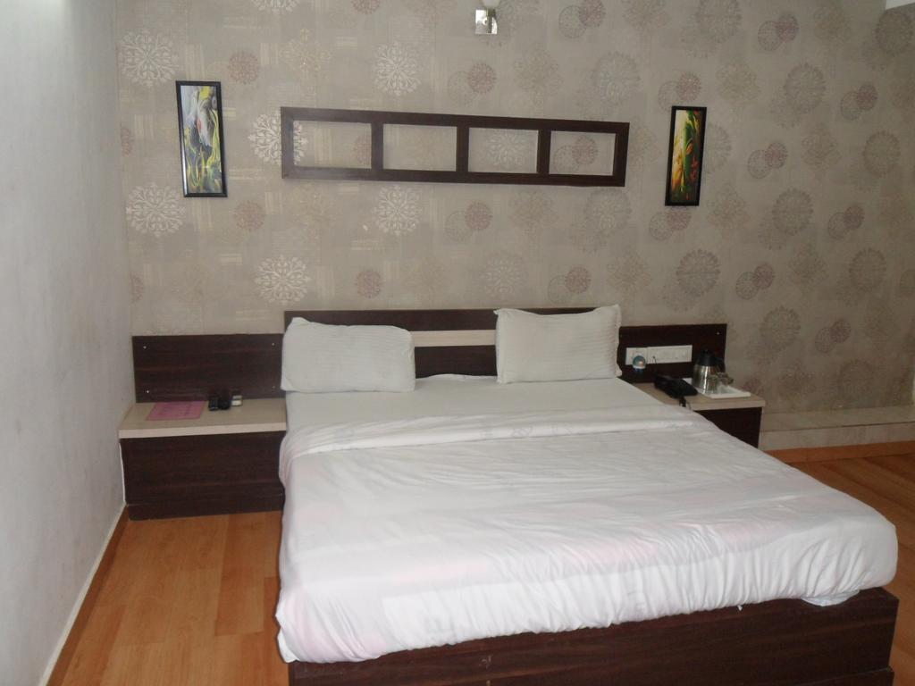Hotel Avion Inn Ahmedabad Kamer foto