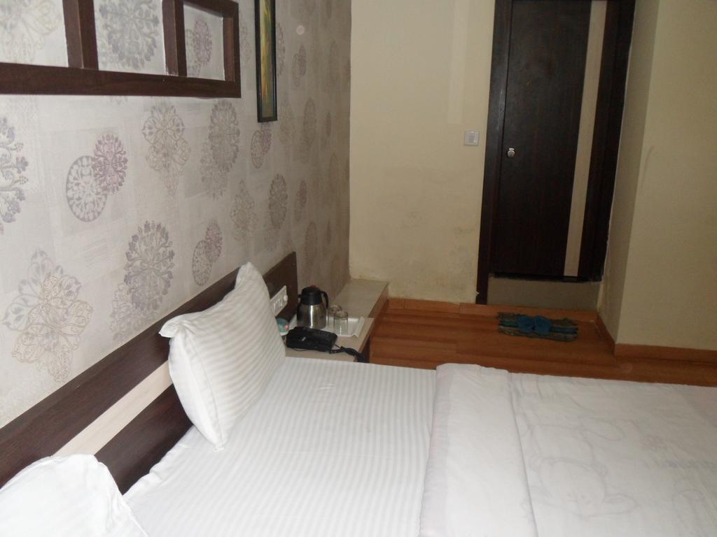 Hotel Avion Inn Ahmedabad Kamer foto