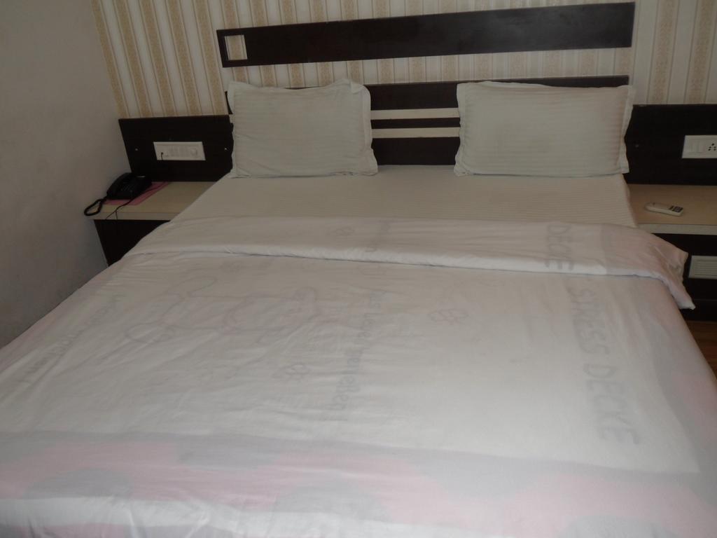 Hotel Avion Inn Ahmedabad Kamer foto