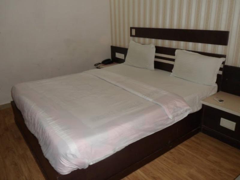 Hotel Avion Inn Ahmedabad Buitenkant foto