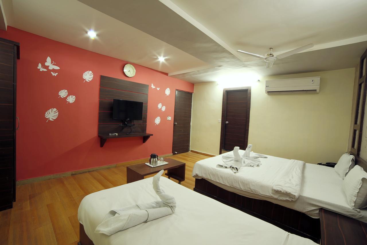 Hotel Avion Inn Ahmedabad Buitenkant foto