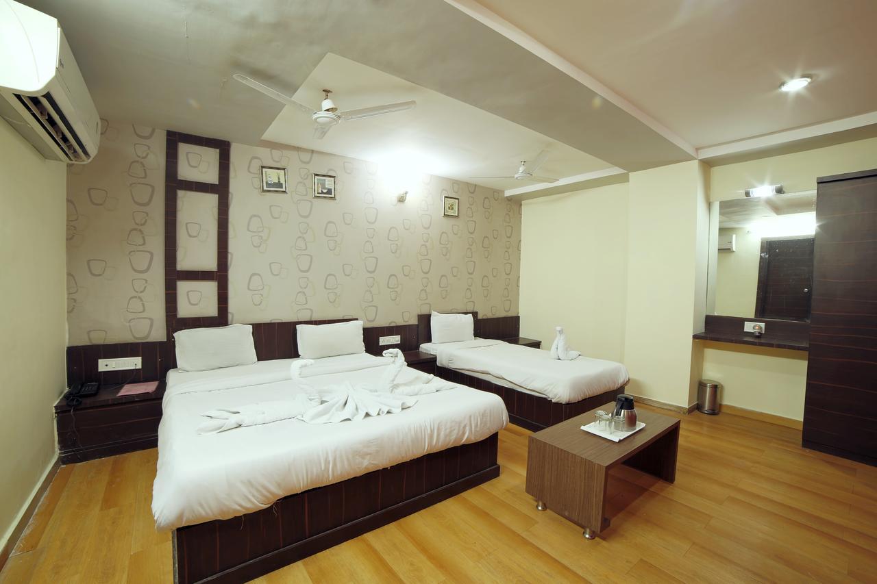 Hotel Avion Inn Ahmedabad Buitenkant foto