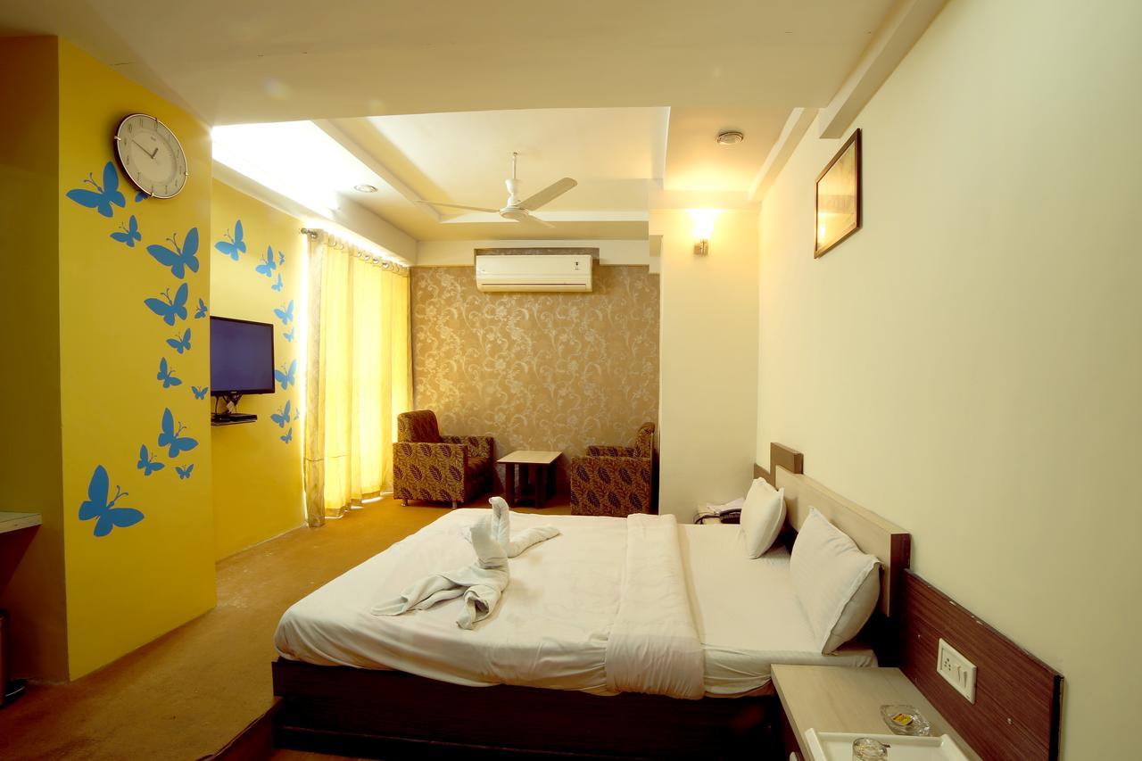 Hotel Avion Inn Ahmedabad Buitenkant foto